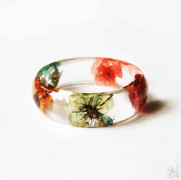 vyr_6278handmade-farebny-zivicovy-prsten-s-kvetmi-600×597